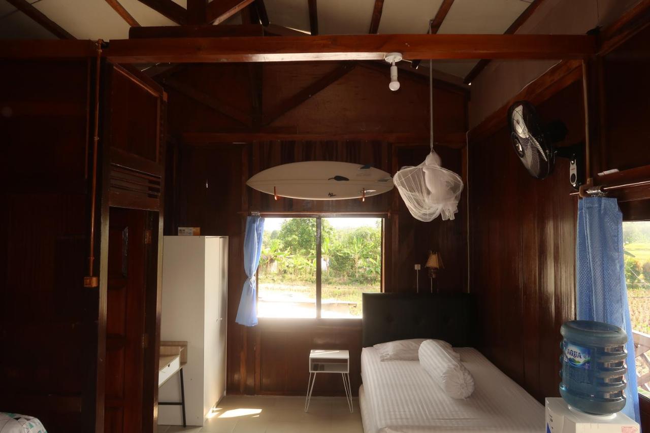 Arya's Surf Camp Lodge *