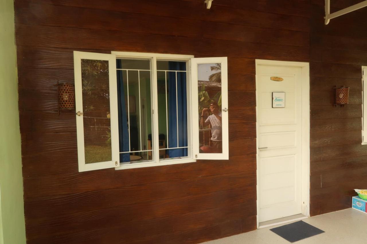 Arya's Surf Camp Lodge Sukabumi